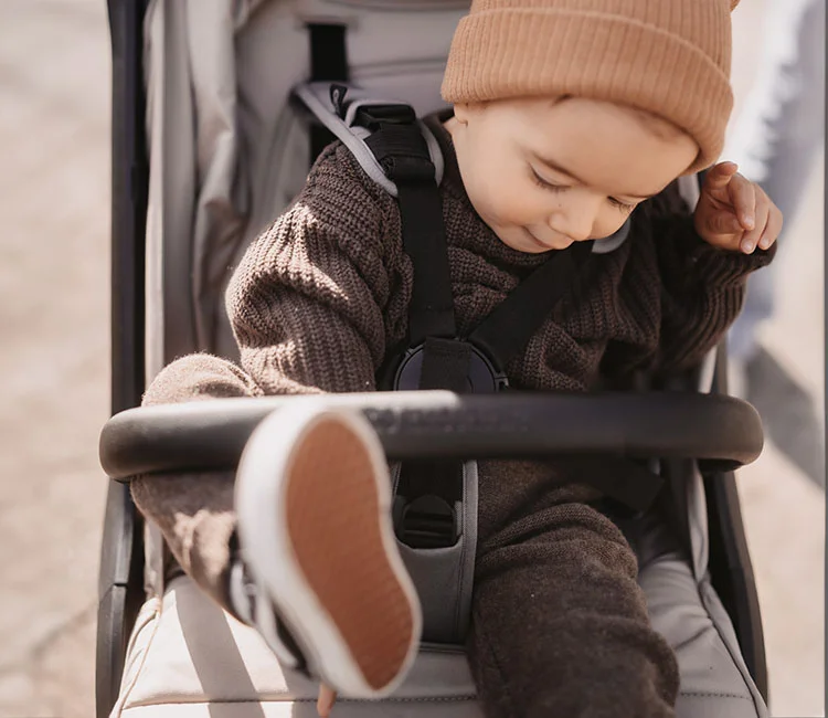How to dress your child for autumn and winter walks?